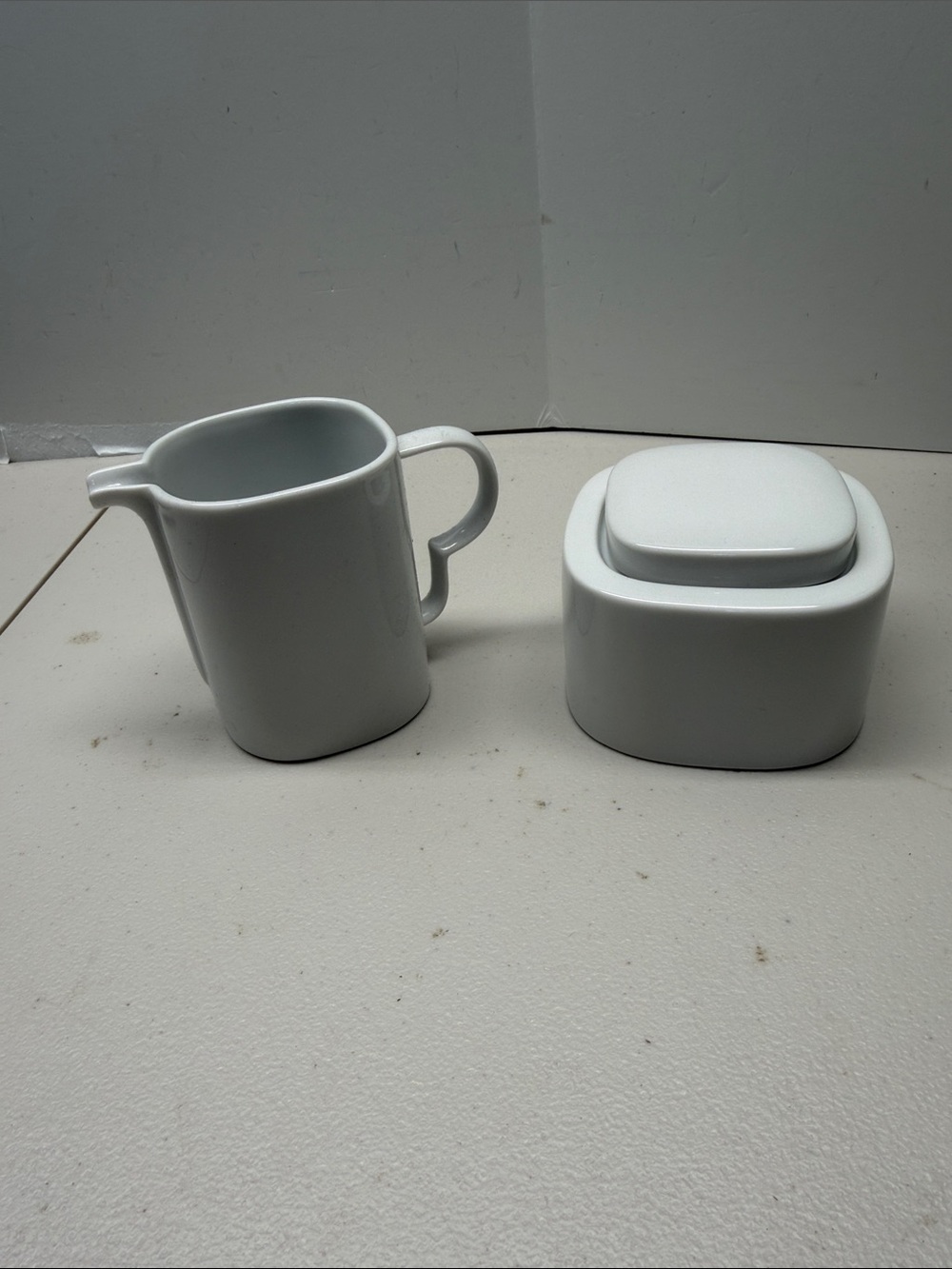 CHRISTOPHER STUART-CREAMER & SUGAR BOWL-STUDIO WHITE M2504-WHITE-MINT CONDITION